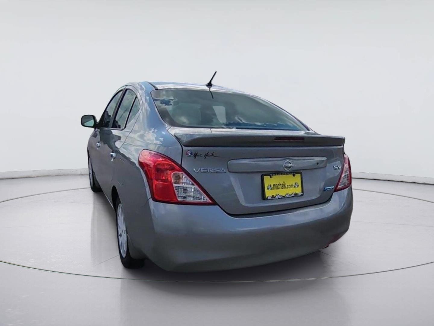 Used 2014 Nissan Versa SV FWD image 6