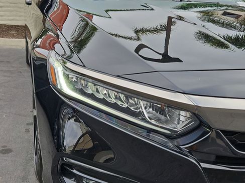 Used 2018 Honda Accord Sport image 11