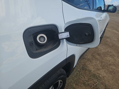 Used 2023 Jeep Compass Limited image 13