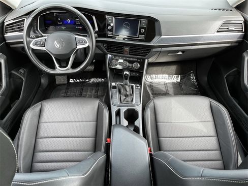 Used 2024 Volkswagen Jetta SE image 9