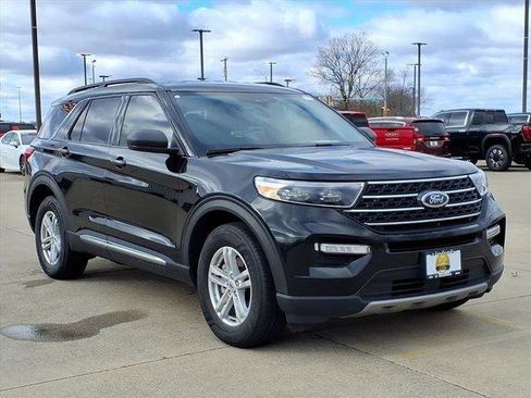 Used 2024 Ford Explorer XLT w/ Equipment Group 202A image 6