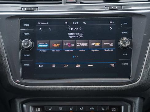Used 2020 Volkswagen Tiguan SEL AWD/4WD image 19