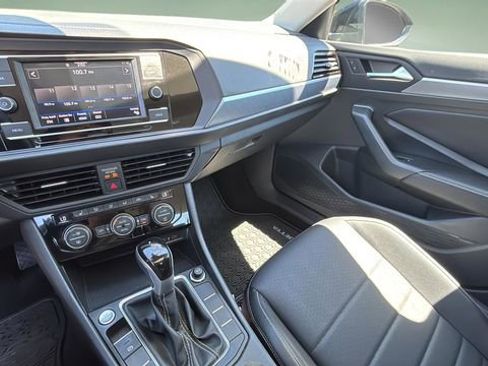 Used 2023 Volkswagen Jetta SE w/ Panoramic Sunroof Package FWD image 25