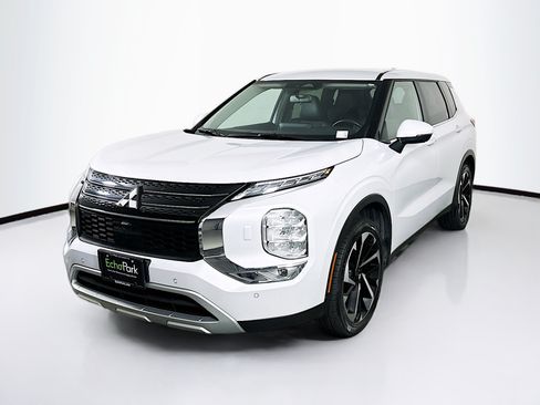 Used 2024 Mitsubishi Outlander SE AWD/4WD image 3