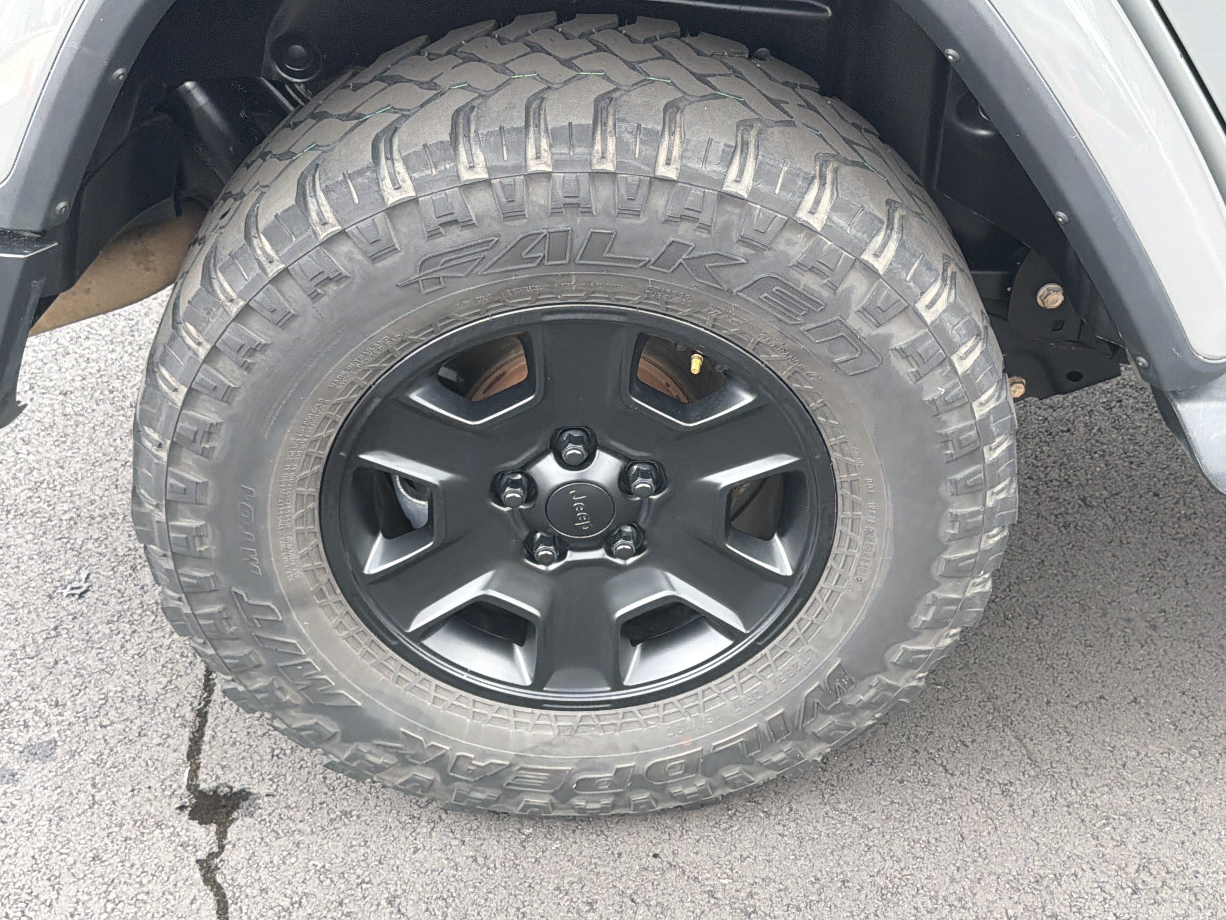 Used 2018 Jeep Wrangler Unlimited Sahara AWD/4WD image 16