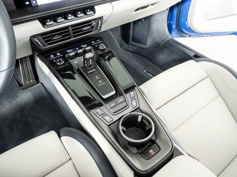 Certified 2026 Porsche 911 Targa 4 GTS AWD/4WD image 18