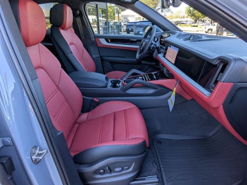 New 2026 Porsche Cayenne Coupe image 25