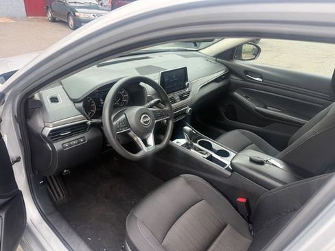 Used 2024 Nissan Altima 2.5 SV FWD image 10