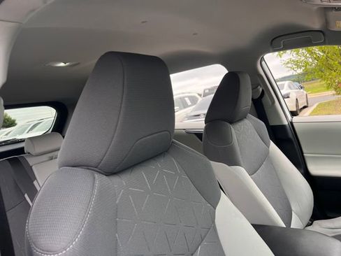 Used 2020 Toyota RAV4 XLE FWD image 30