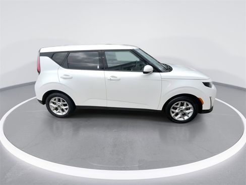 Used 2023 Kia Soul S image 9