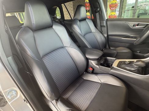 Used 2025 Toyota RAV4 XSE w/ Weather Package AWD/4WD image 27