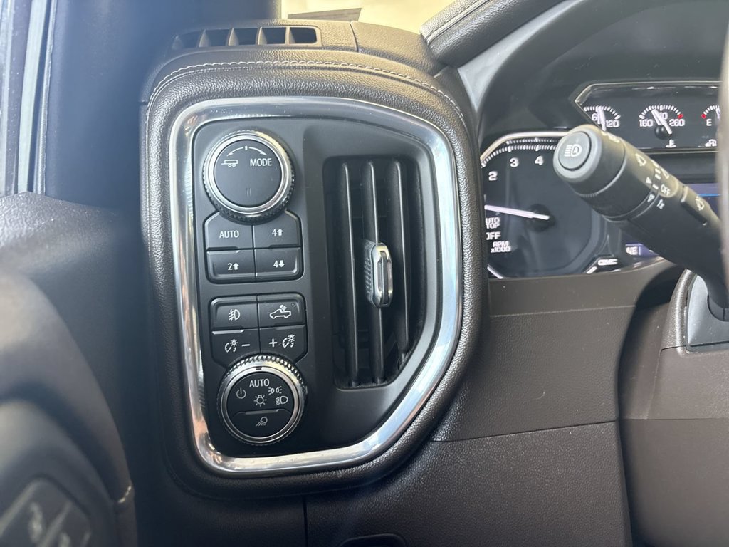 Used 2021 GMC Sierra 1500 SLT w/ SLT Premium Plus Package AWD/4WD image 17