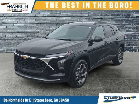 Used 2025 Chevrolet Trax LT w/ Driver Confidence Package FWD image 1