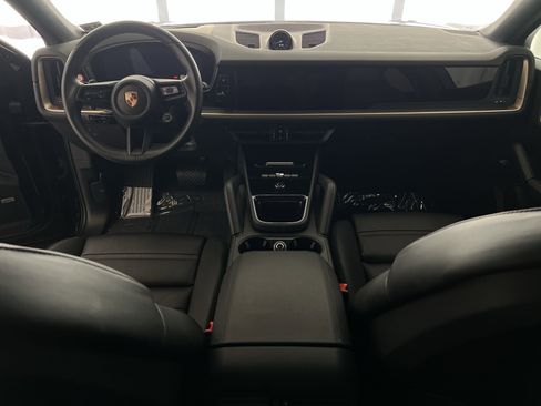 Certified 2025 Porsche Cayenne Coupe image 17