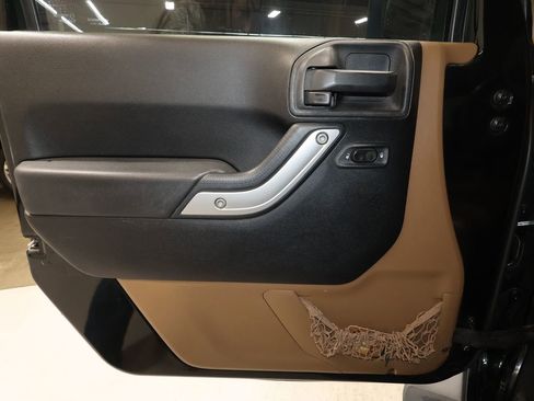 Used 2012 Jeep Wrangler Unlimited Sahara w/ Connectivity Group image 12