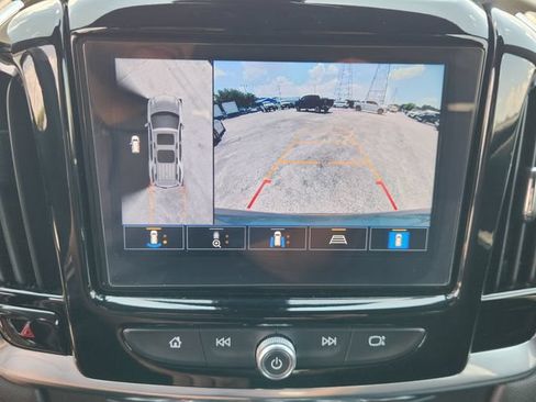 Used 2023 Chevrolet Traverse LT FWD image 17