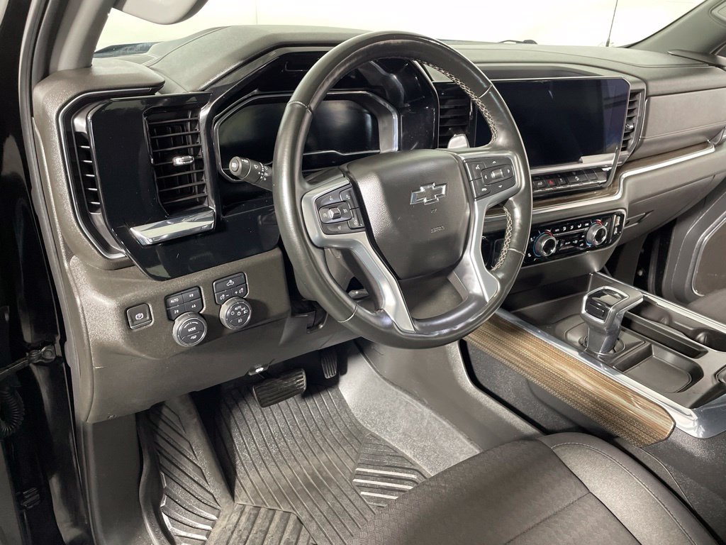 Used 2024 Chevrolet Silverado 1500 RST w/ Z71 Off-Road Package AWD/4WD image 9