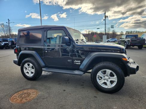 Used 2018 Jeep Wrangler Sport AWD/4WD image 19