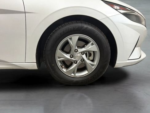 Used 2022 Hyundai Elantra SE FWD image 23