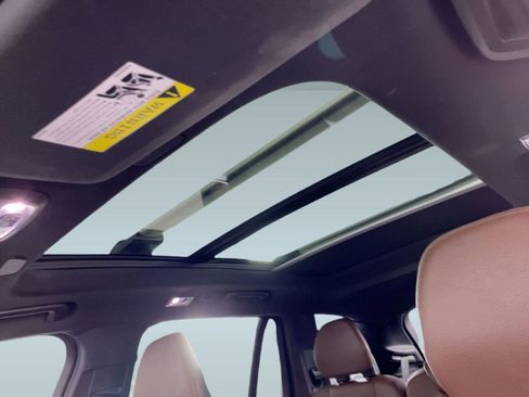 Used 2022 Volvo XC90 T6 Momentum w/ Advanced Package image 11