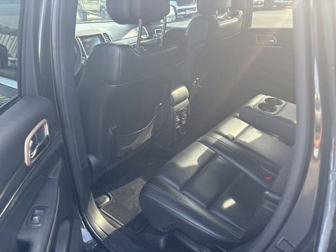 Used 2015 Jeep Grand Cherokee Overland w/ Advanced Technology Group AWD/4WD image 17