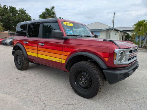 Used 2025 Ford Bronco Big Bend w/ Free Wheeling Package AWD/4WD image 2