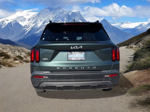 Used 2022 Kia Sorento S image 4