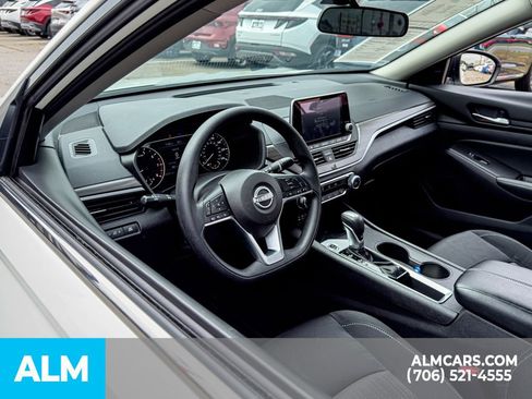 Used 2025 Nissan Altima 2.5 SV FWD image 9