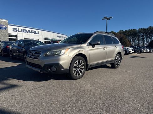Used 2017 Subaru Outback 2.5i Limited image 2