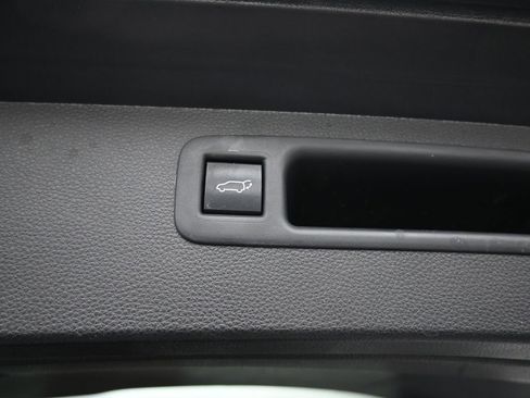 Used 2022 Toyota Highlander LE image 16