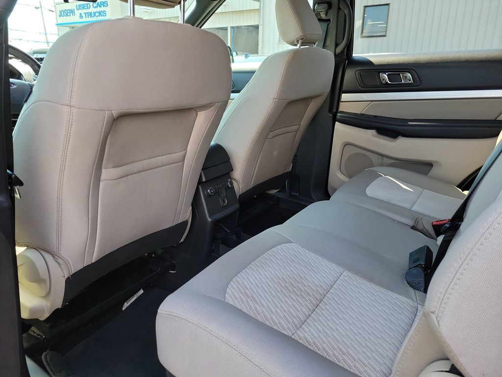Used 2018 Ford Explorer FWD image 16