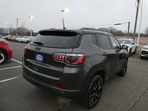 Used 2023 Jeep Compass Latitude AWD/4WD image 3