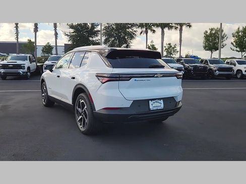 New 2026 Chevrolet Equinox EV LT image 18