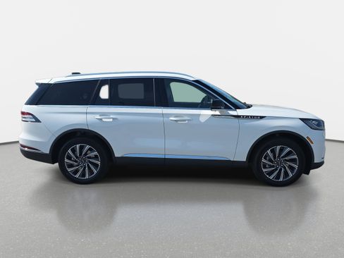 New 2026 Lincoln Aviator AWD image 4