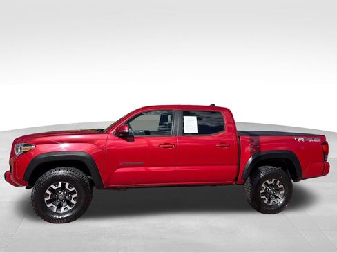 Used 2016 Toyota Tacoma TRD Off-Road AWD/4WD image 4