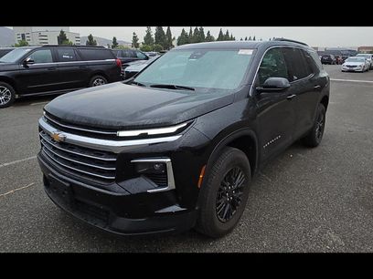 Used 2025 Chevrolet Traverse LT