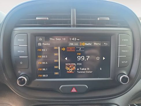 Used 2025 Kia Soul LX w/ LX Technology Package FWD image 22