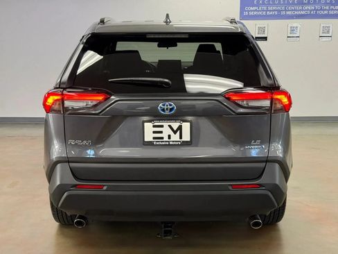 Used 2022 Toyota RAV4 LE AWD/4WD image 6