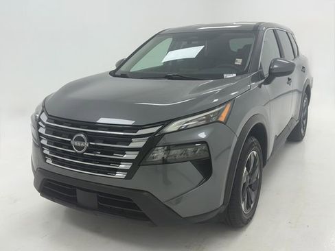 Used 2024 Nissan Rogue SV FWD image 4
