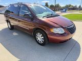 Used 2007 Chrysler Town & Country Touring image 3