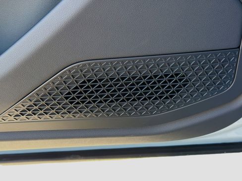 New 2026 BMW 750e xDrive w/ Executive Package image 24