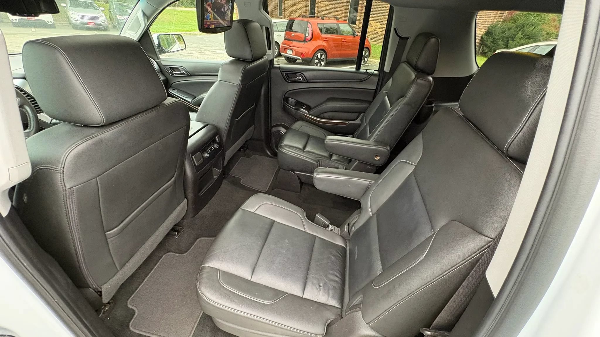Used 2018 Chevrolet Suburban LT AWD/4WD image 34