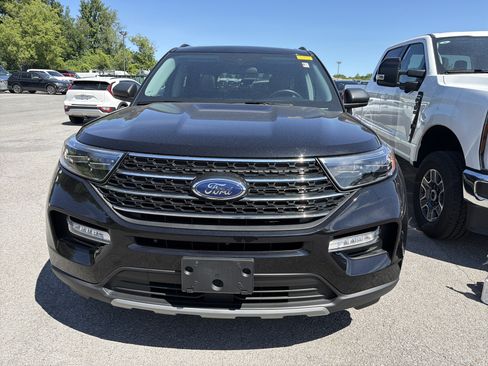 Used 2023 Ford Explorer XLT w/ Equipment Group 202A AWD/4WD image 3