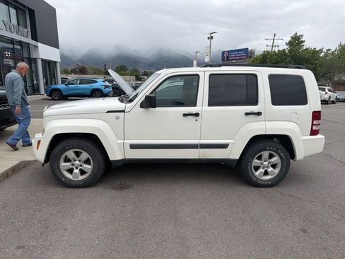 Used 2010 Jeep Liberty Sport w/ Popular Equipment Group AWD/4WD image 2