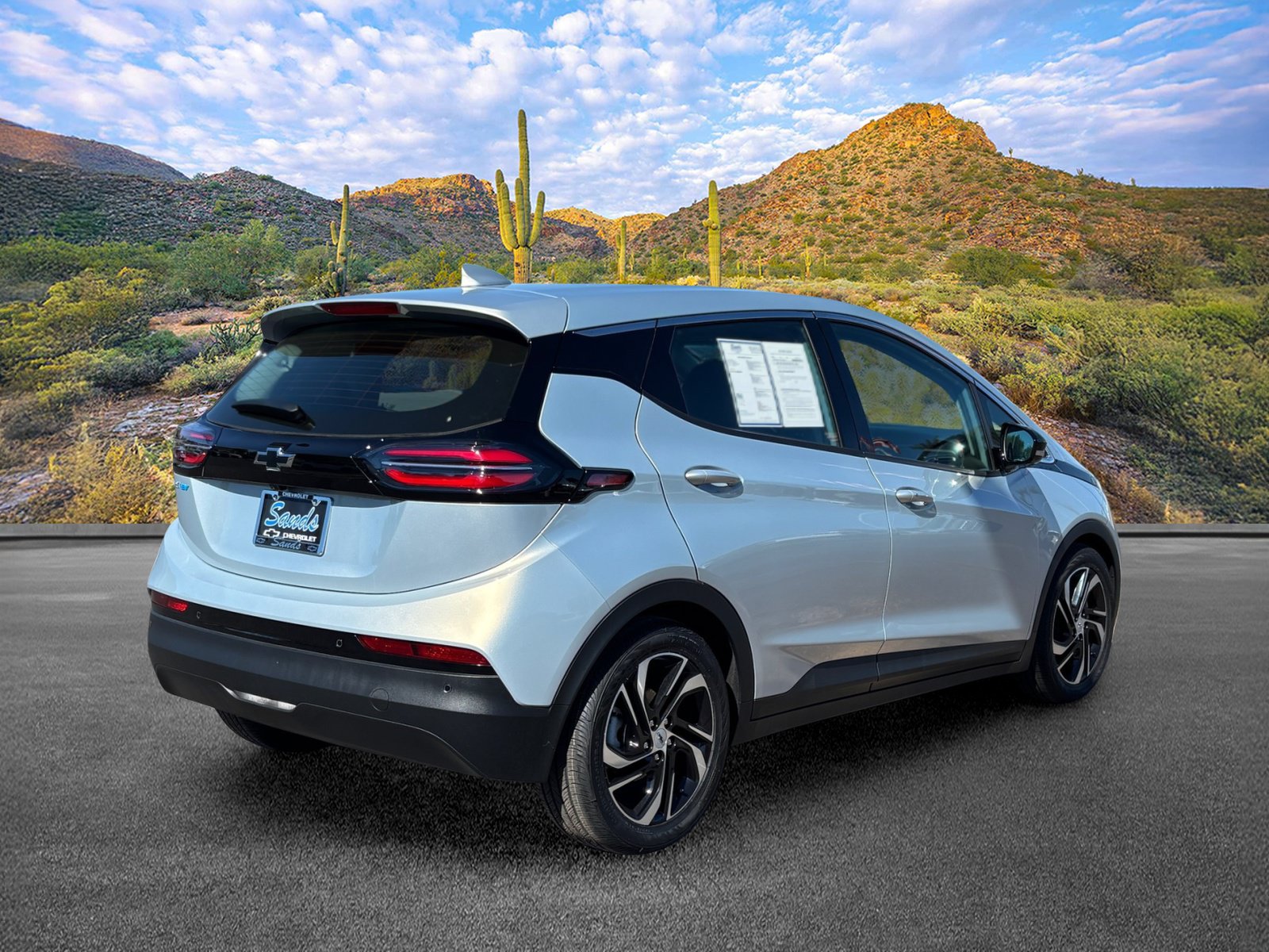 Used 2023 Chevrolet Bolt LT w/ Infotainment Package FWD image 4