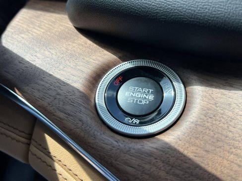 New 2025 Jeep Grand Cherokee Summit image 23