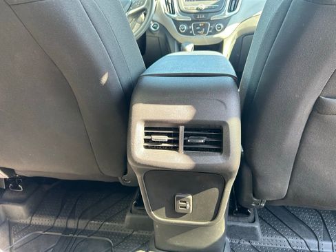 Used 2022 Chevrolet Equinox LS w/ LS Convenience Package image 16