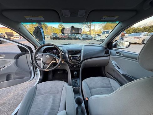 Used 2017 Hyundai Accent SE image 11