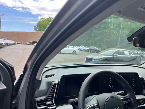 Used 2025 Kia Sportage LX image 33