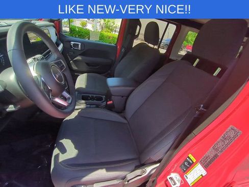 Used 2025 Jeep Wrangler Unlimited Sahara AWD/4WD image 14